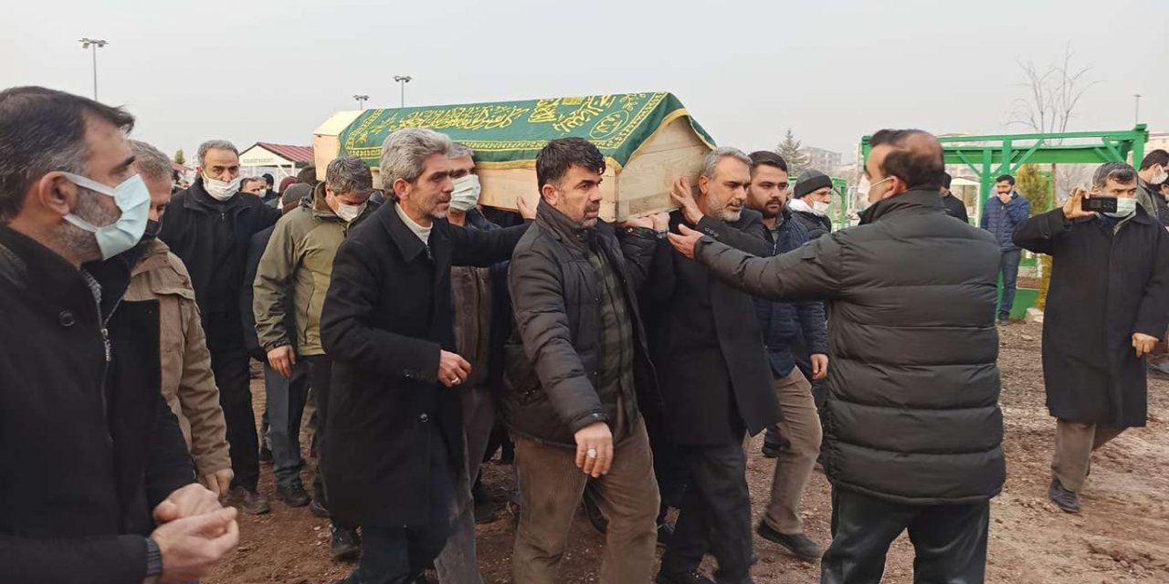 Hacı Bayancuk Hoca'nın eşi Halide Bayancuk Diyarbakır'da vefat etti