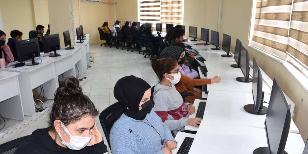 Diyarbakır'da Bilgievi ve akademi lise öğrencileri yarı yıl tatilini eğlenerek öğrenerek geçiriyor