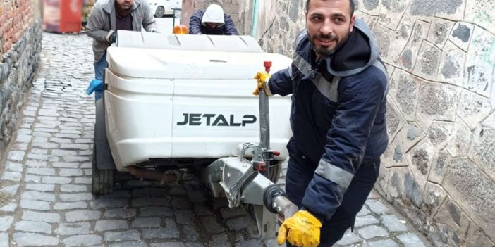 DİSKİ, Diyarbakır'ın dar sokaklarındaki kanalizasyon arızalarına jet vidanjörle müdahale ediyor