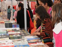 Öğrencilerde kitap fuarına yoğun ilgi