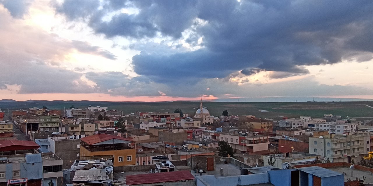 Çınar ilçemizde bulutların oluşturduğu seyirlik manzara