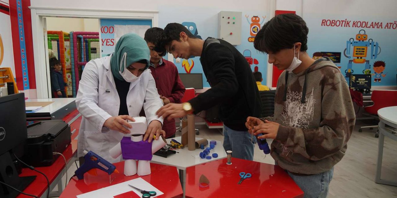 Geleceğin Cezeri’leri atık maddelerden robot üretiyor