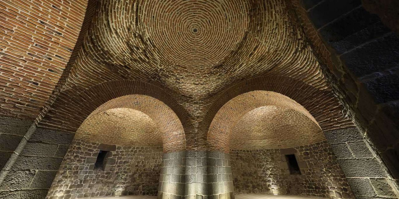 Diyarbakır surlarında başlatılan restorasyon çalışmaları devam ediyor