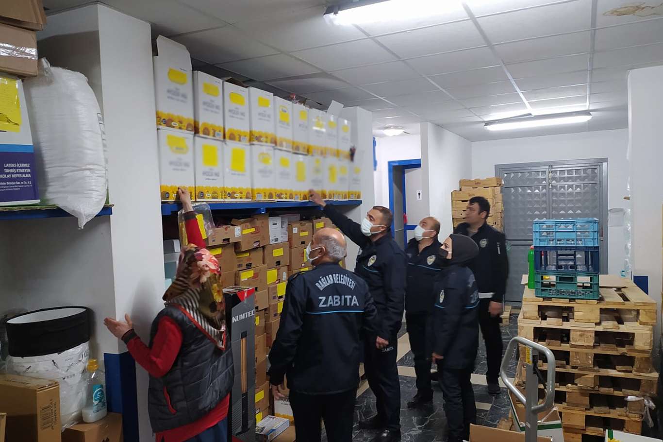 Diyarbakır'da yağ stoklayan ulusal marketten pes dedirten savunma