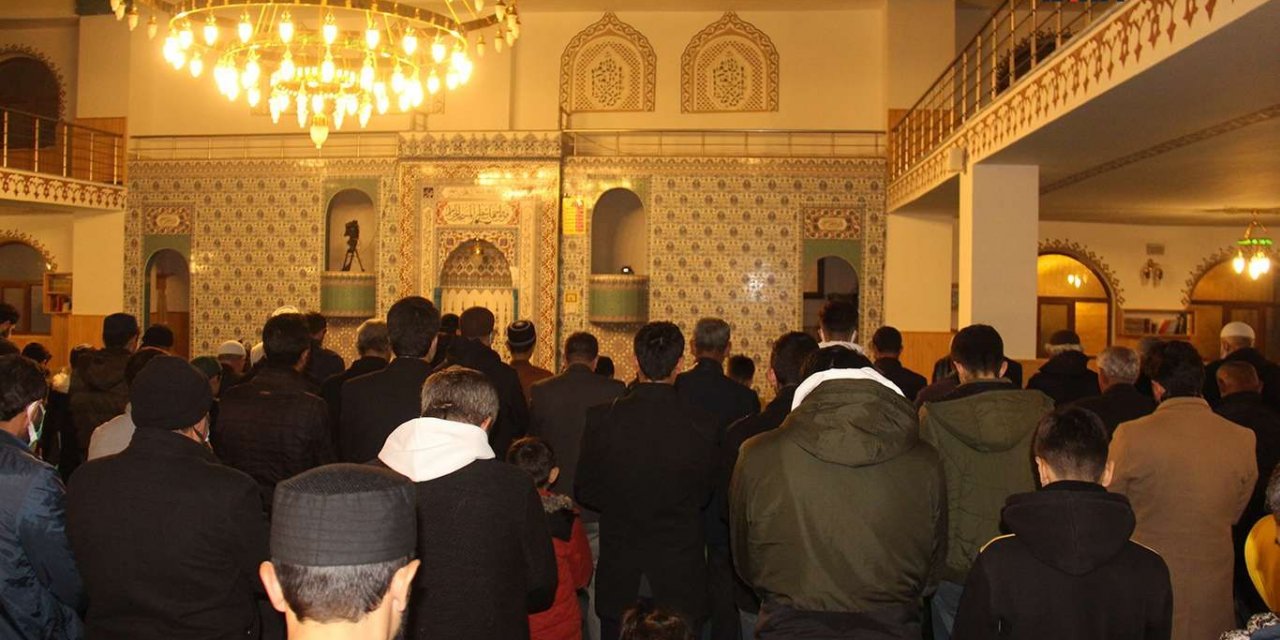 Diyarbakır’da Beraat Gecesi dualarla ihya edildi