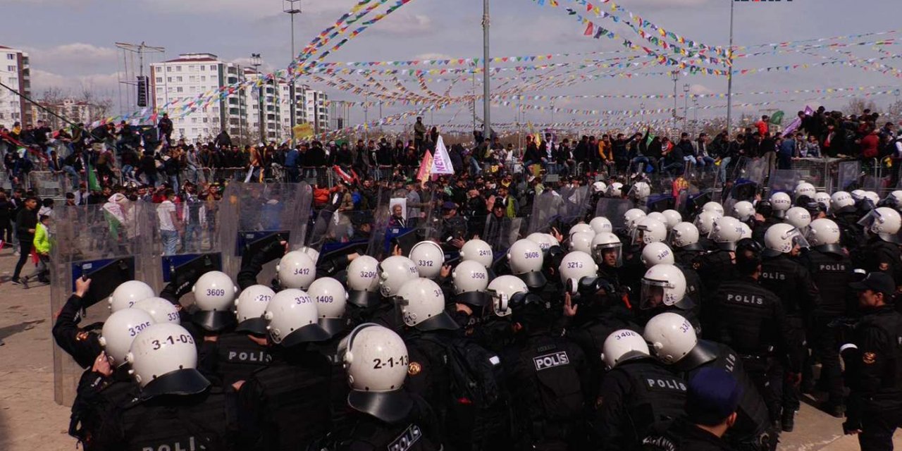 Diyarbakır'daki Nevruz olaylarında 298 gözaltı