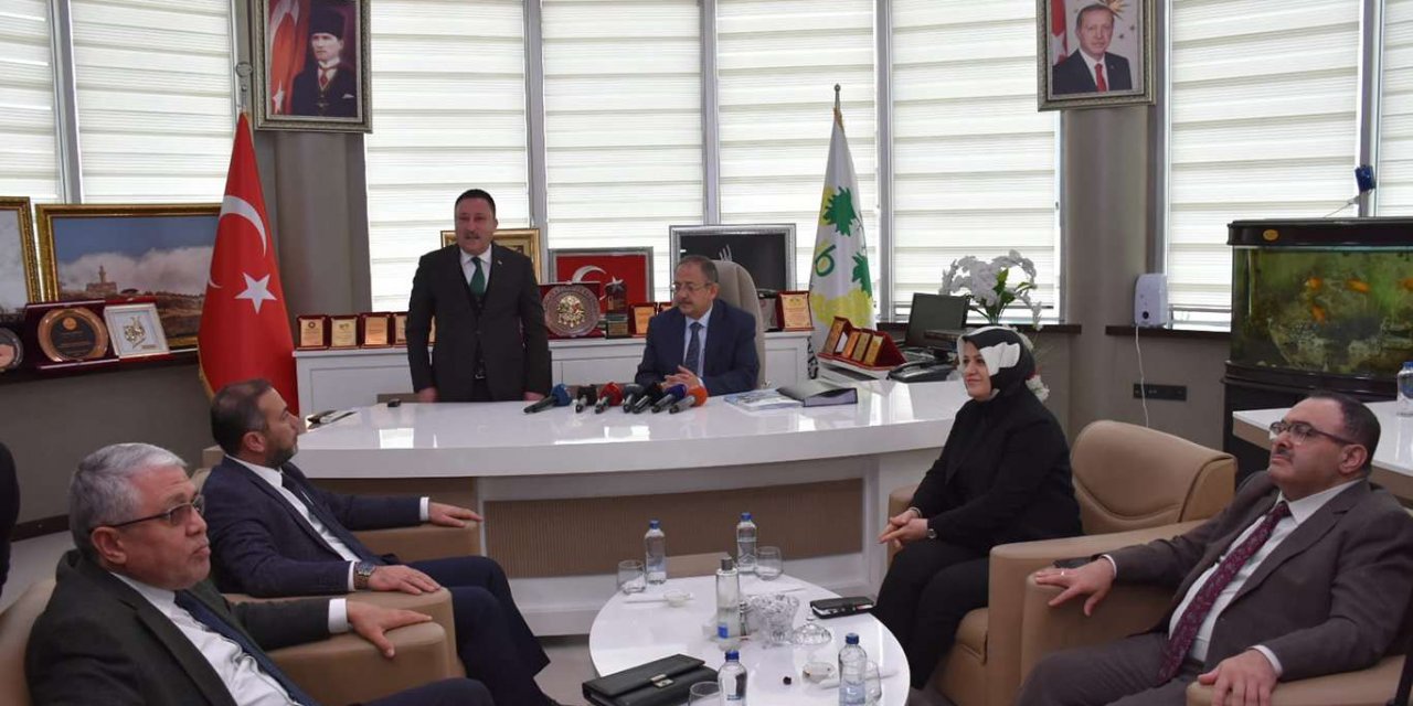 Özhaseki: Belediyecilik ideolojik kavgaların yeri değildir