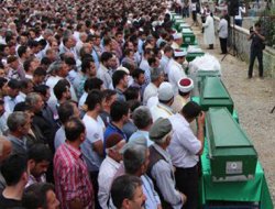 HÜDA PAR tarım işçilerinin cenaze töreninde