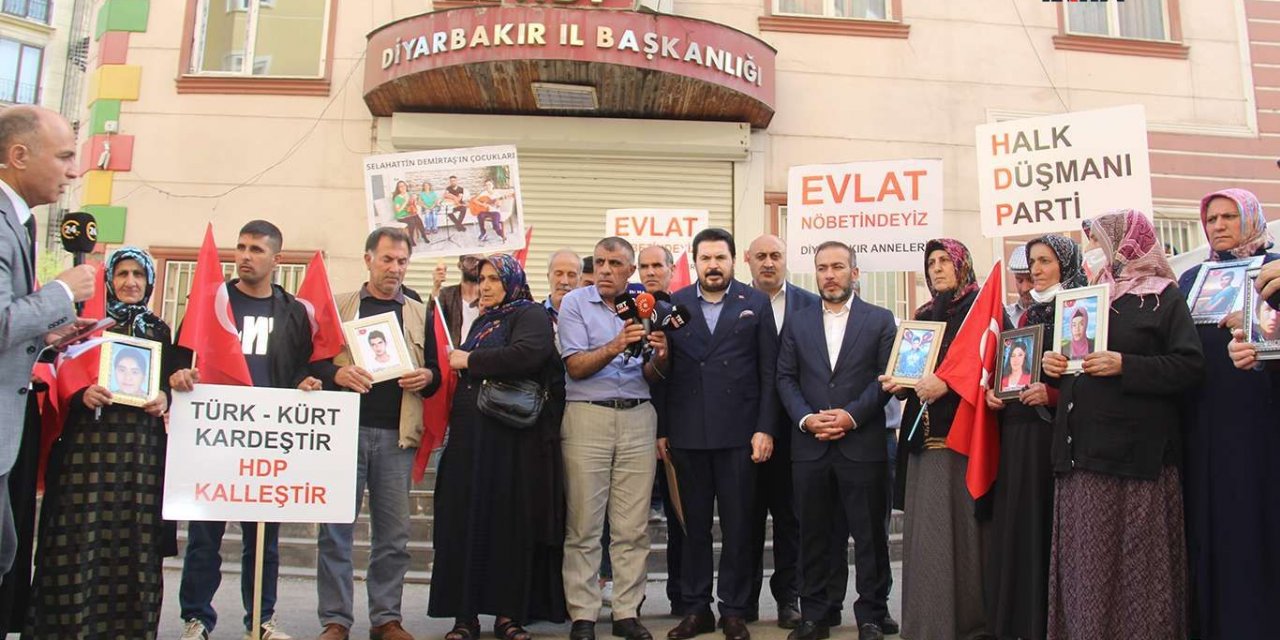 Savcı Sayan'dan Diyarbakır'da eylem yapan anne ve babalara destek ziyareti