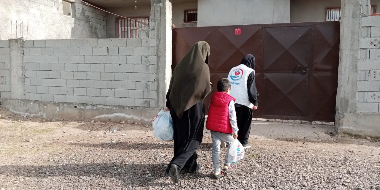 Yetimler Vakfı Ramazan Ayında Çınar'da 'gıda, giyim ve et' dağıttı