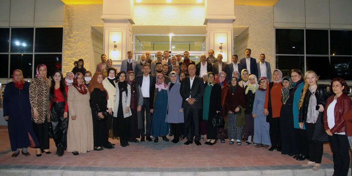 Memur-Sen Kadınlar Komisyonu Başkanı Sıdıka Aydın, evlat nöbetindeki ailelerle iftar yemeğinde buluştu