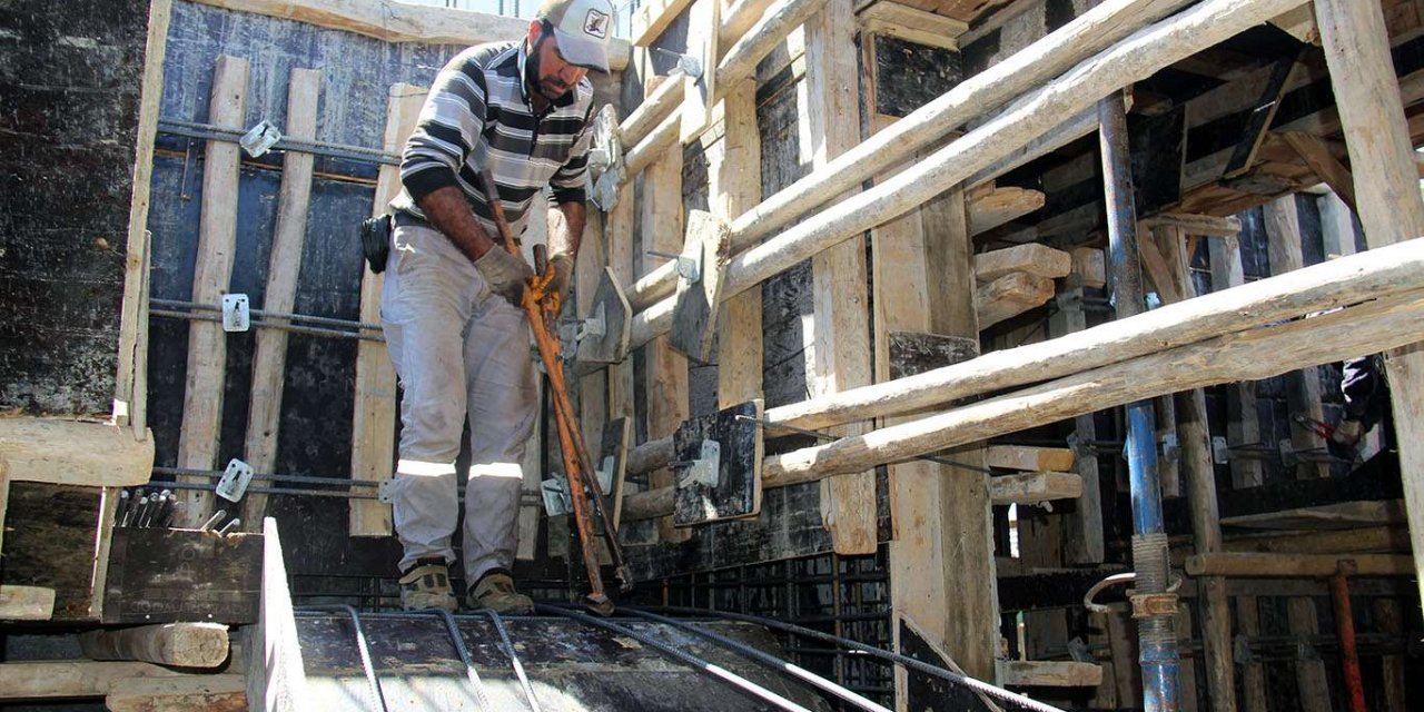 Diyarbakır'da Ramazan'da zorlu mesleklerden inşaat işçiliği