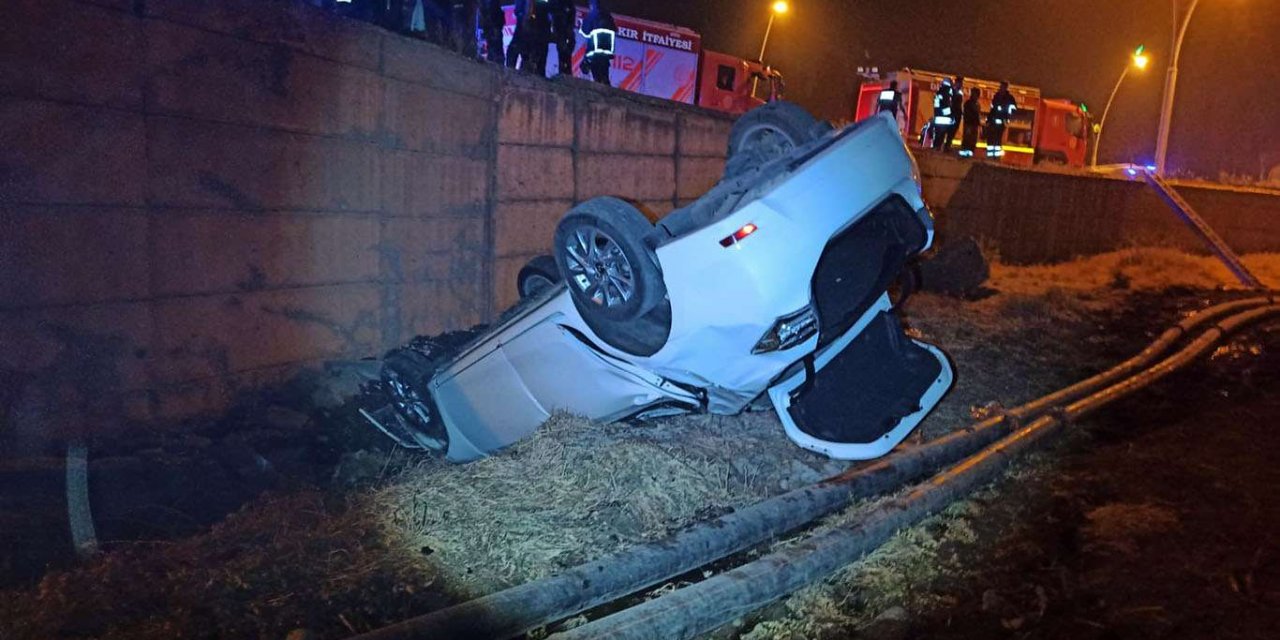 Diyarbakır İyaz Bin Ganem Caddesi Kavşağında trafik kazası: 1 ölü 4 yaralı