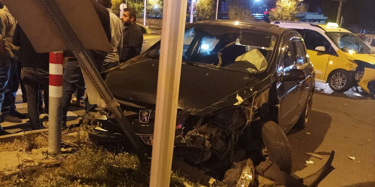Diyarbakır Otogar Köprülü Kavşakta trafik kazası: 2 yaralı