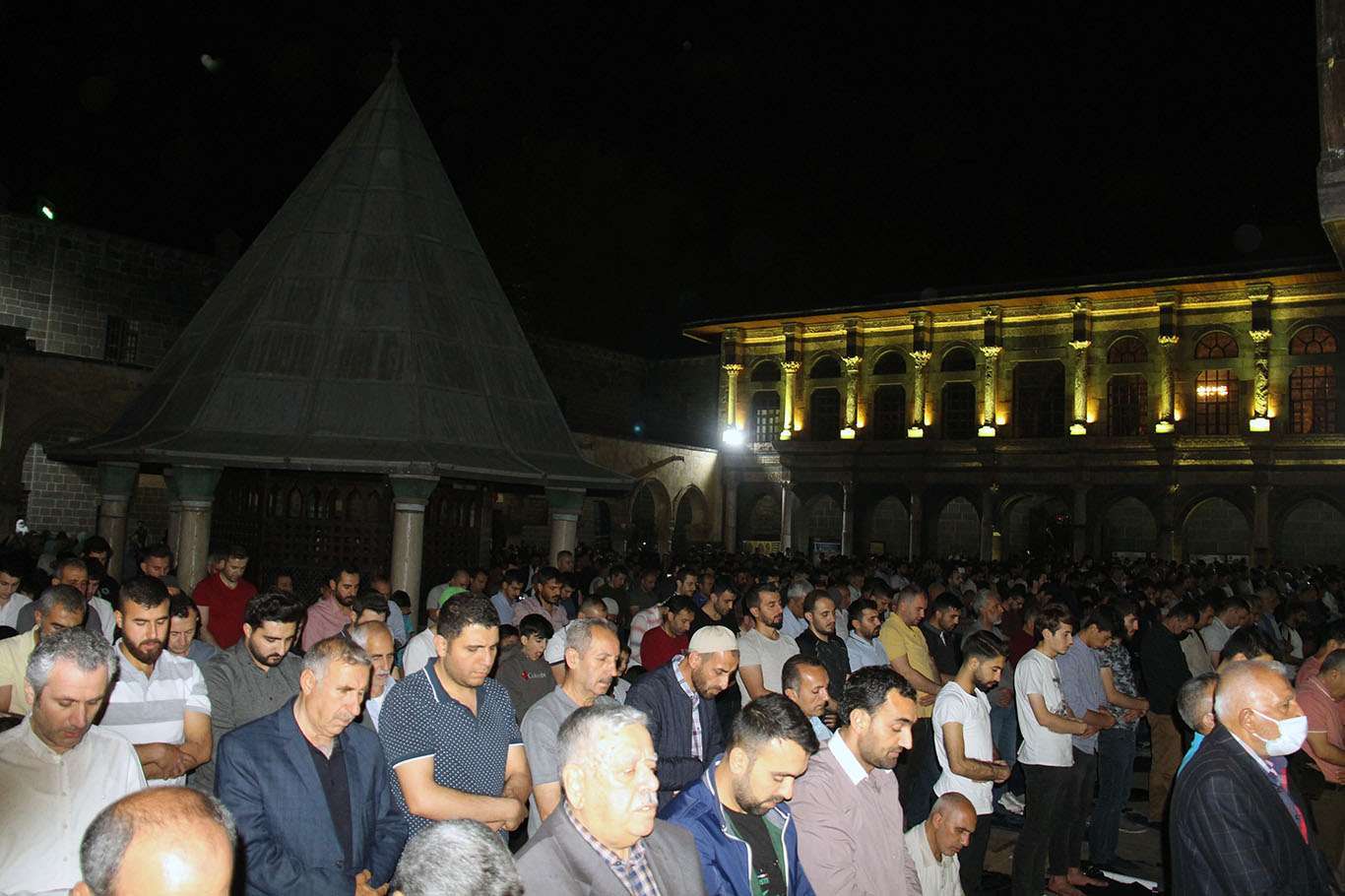 Li Harem-î Şerîf a 5emîn Şeva Qedrê hat îhyekirin