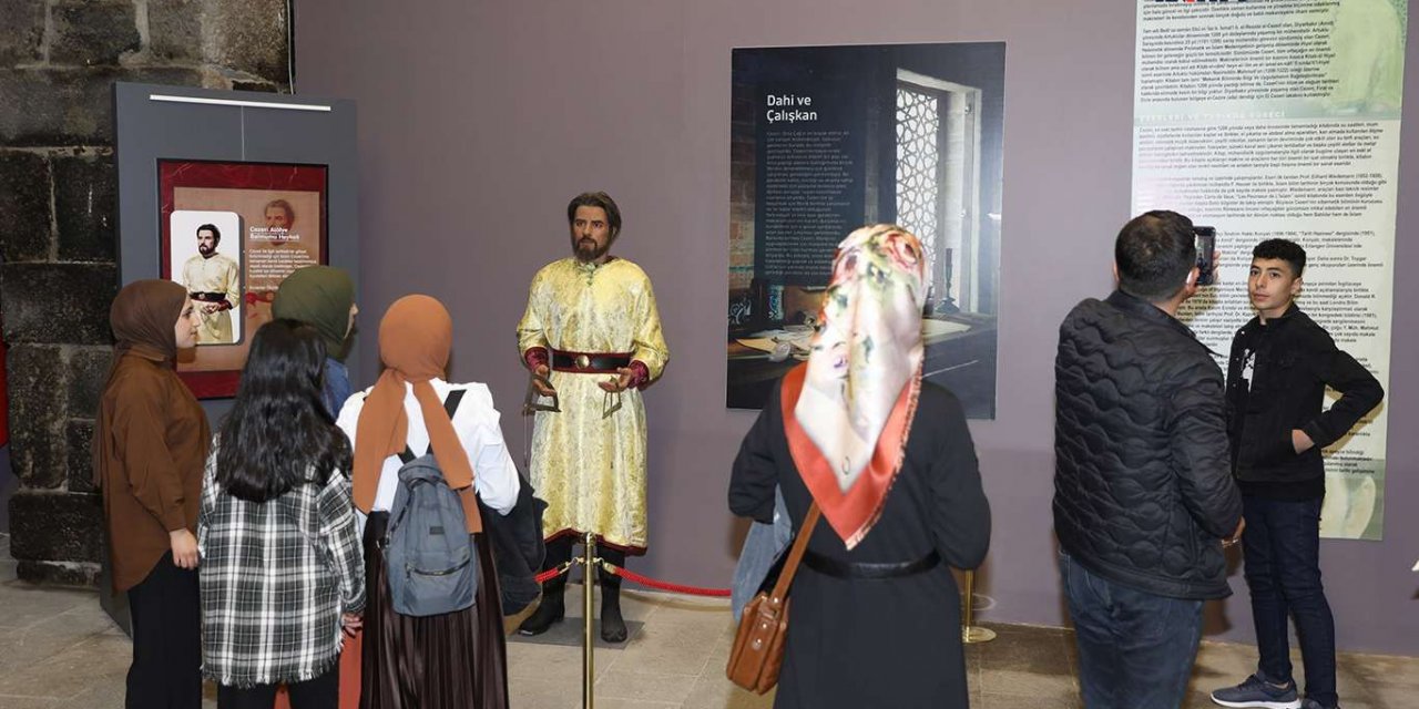 "Cezeri'nin Olağanüstü Makineleri Sergisi"ni bayramda 24 bin kişi gezdi