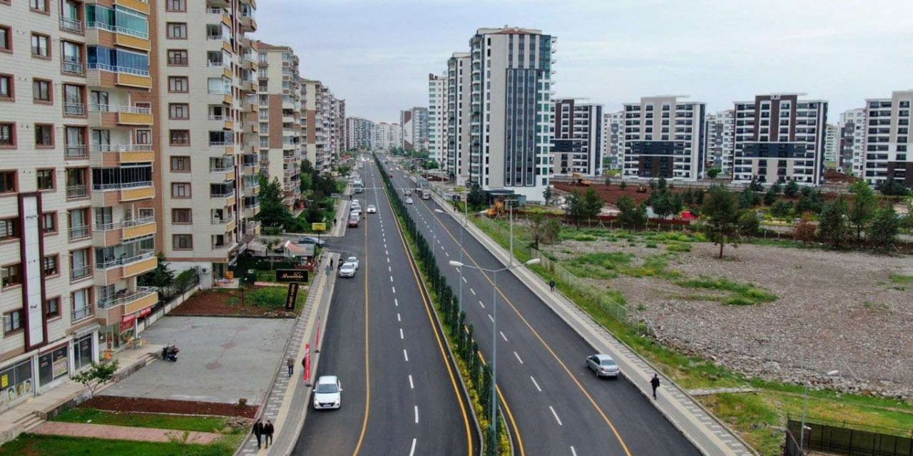 Diyarbakır Büyükşehir Belediyesinin yol çalışmaları devam ediyor