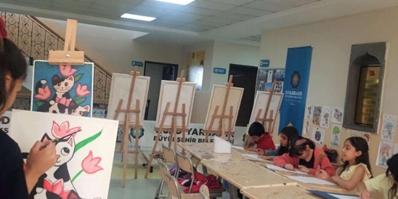 Geleceğin ressamları hünerlerini sergiliyor