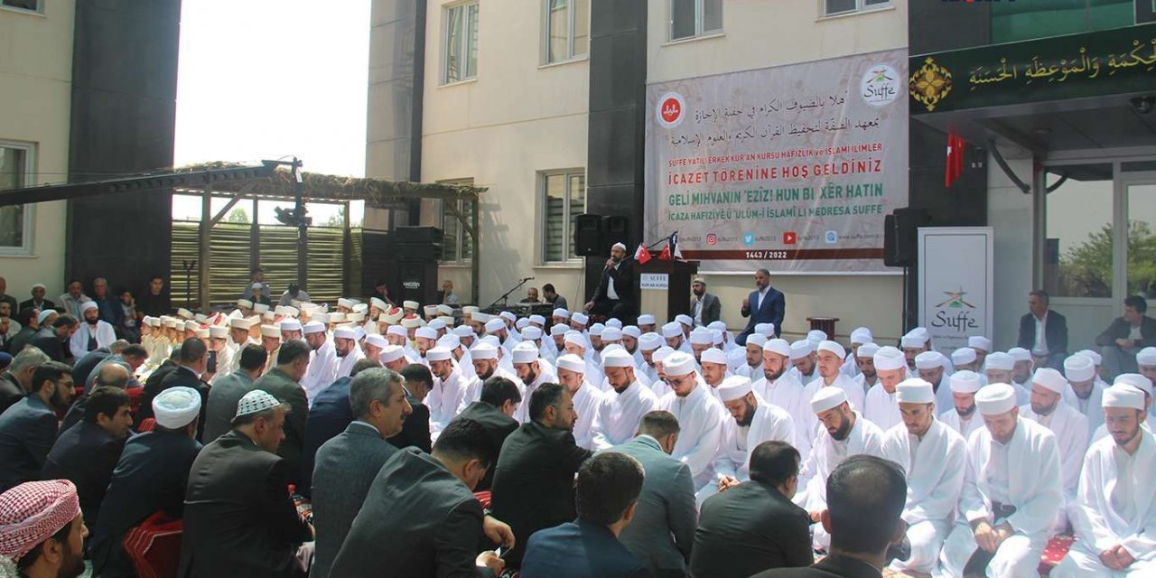 Diyarbakır'da medrese eğitimini tamamlayan 136 öğrenci icazet aldı