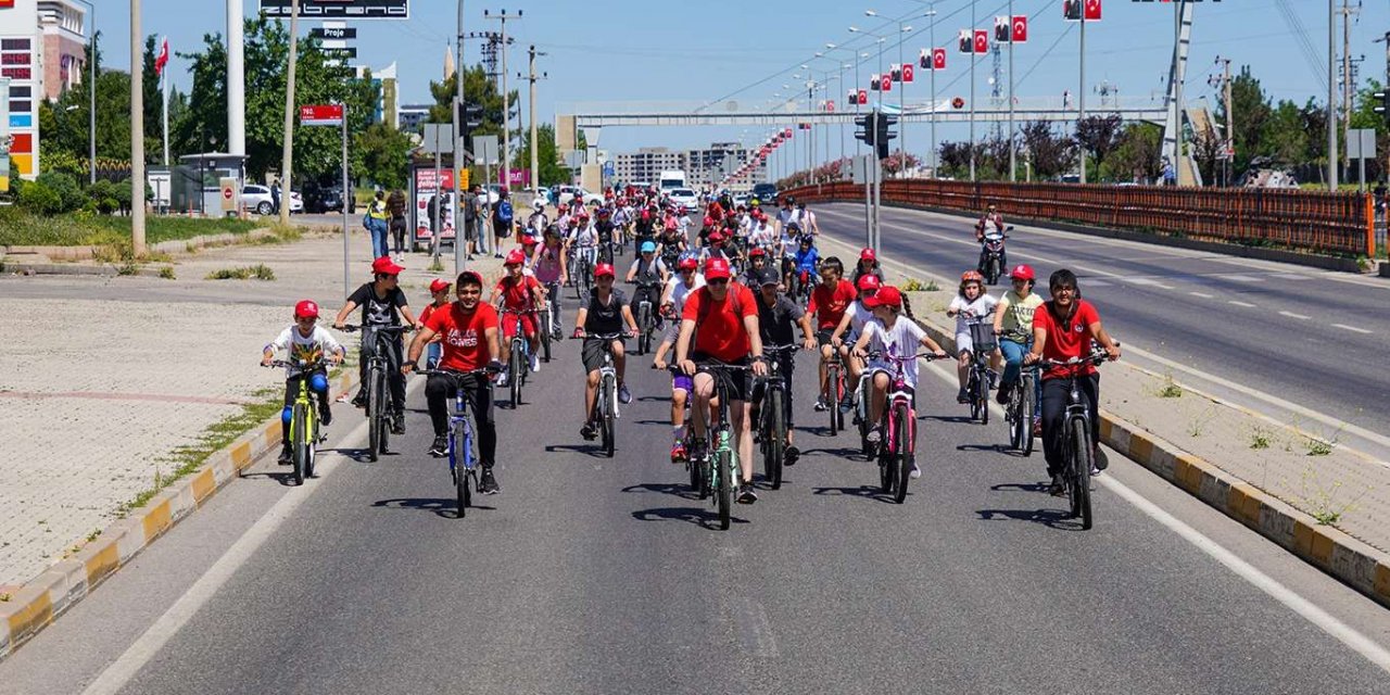 Öğrenciler "Temiz Diyarbakır" için pedal çevirdi