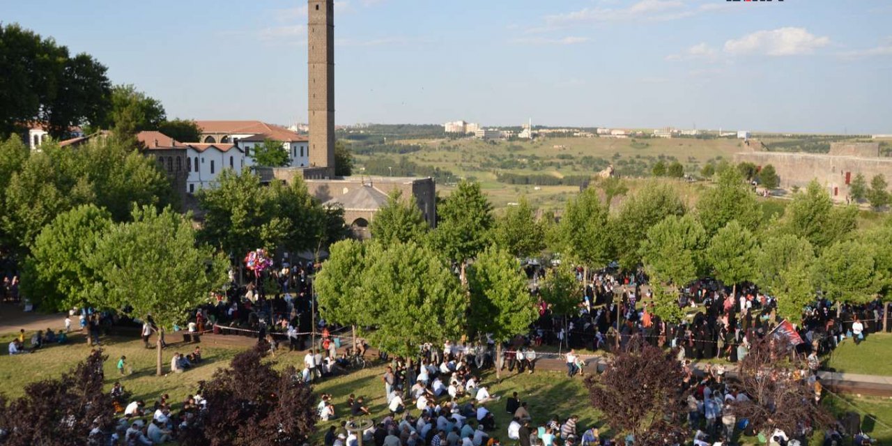 Diyarbakır'ın fethinin 1383'üncü yıl dönümü coşkuyla kutlandı