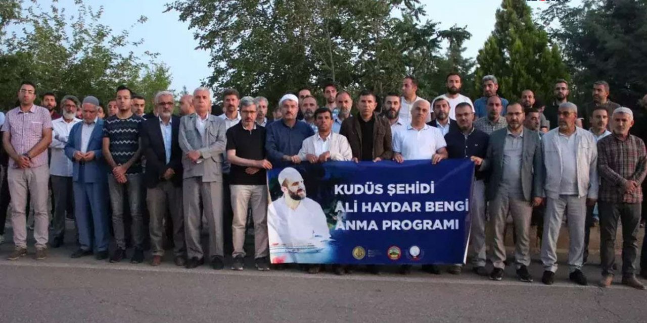 Mavi Marmara Şehidi Ali Haydar Bengi Diyarbakır'da mezarı başında anıldı