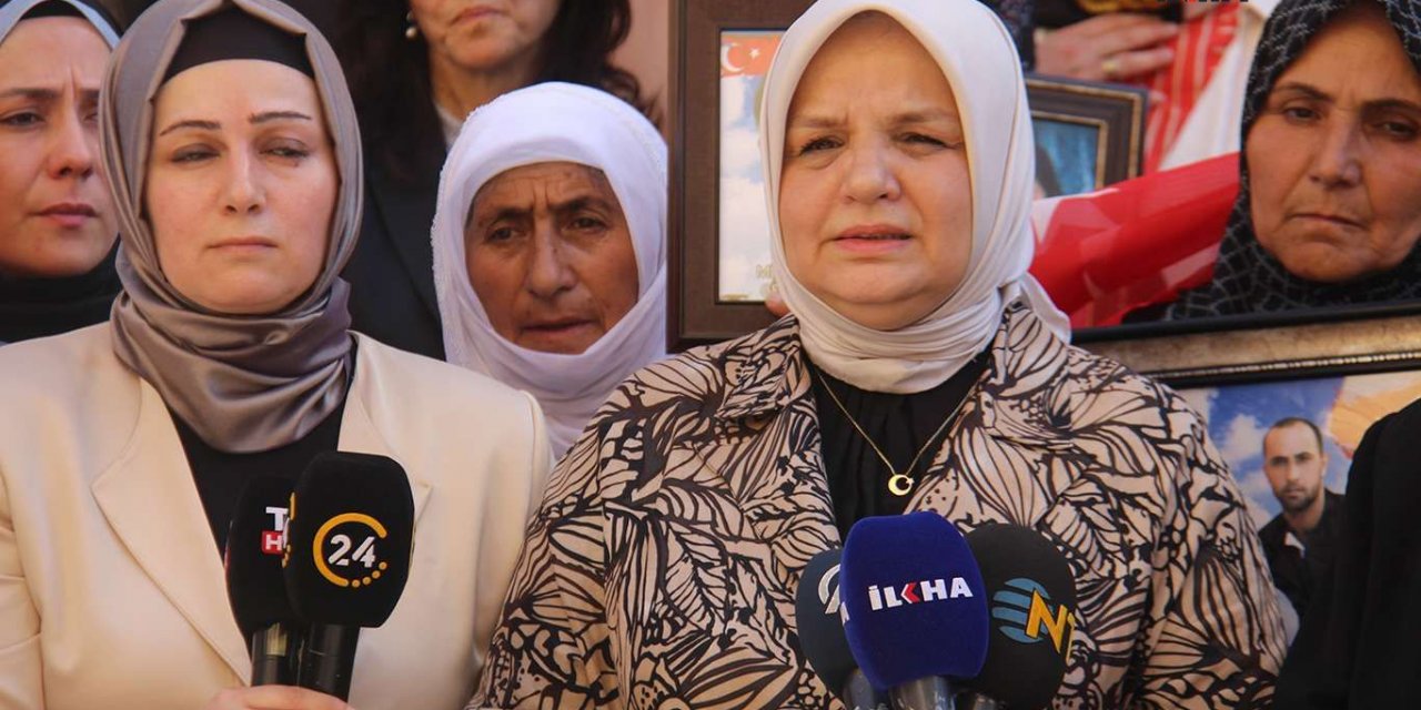 AK Parti Kadın Kolları Başkanı Keşir evlat nöbetindeki aileleri ziyaret etti