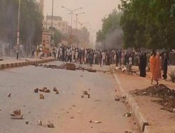 Güney Sudan`daki Çatışmalardan Kaçışlar Sürüyor