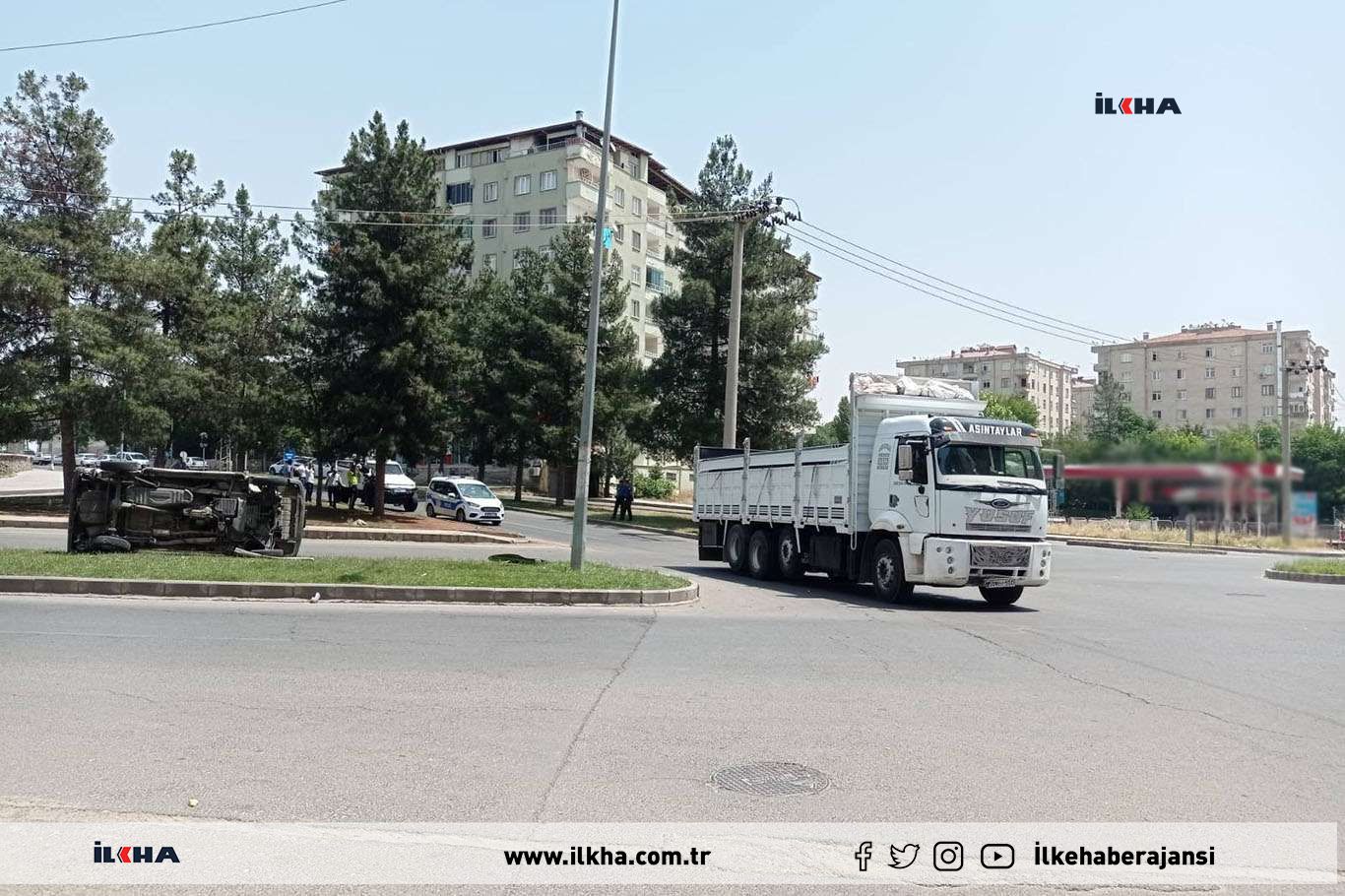 Diyarbakır'da takla atan midibüsten burnu bile kanamadan kurtuldu