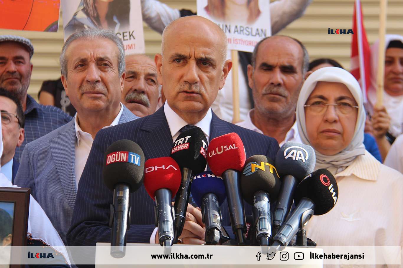 Bakan Kirişçi, evlat nöbetindeki aileleri ziyaret etti