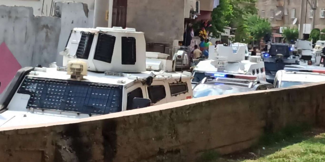 Diyarbakır  Körhat Mahallesi'nde 2 aile arası çıkan silahlı kavgada bir çocuk yaralandı