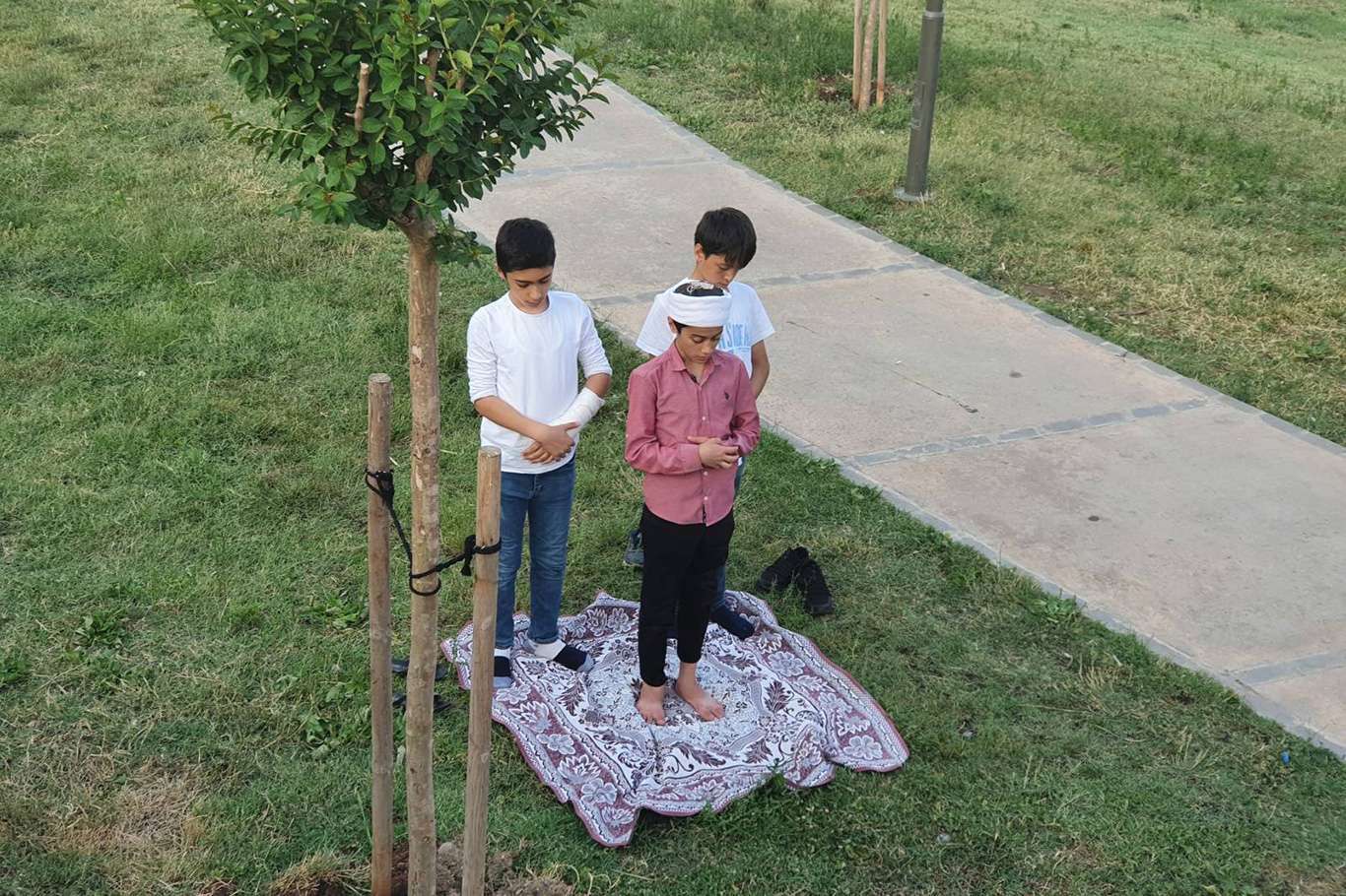 Li Dîyarbekir zarokên ku bi cemaatî nimêj kirin hatin ecibandin