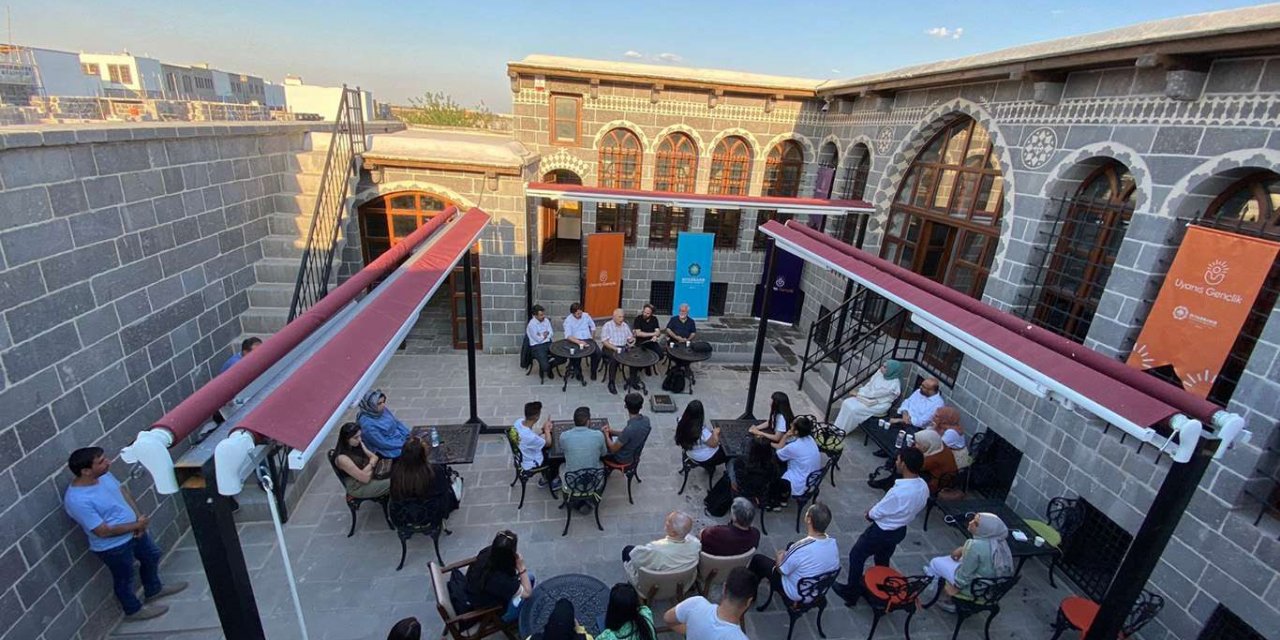 Akademi Üniversitede ‘’Medeniyetler ve Bilim Tarihinde İslam Aydınlanması’’ söyleşisi