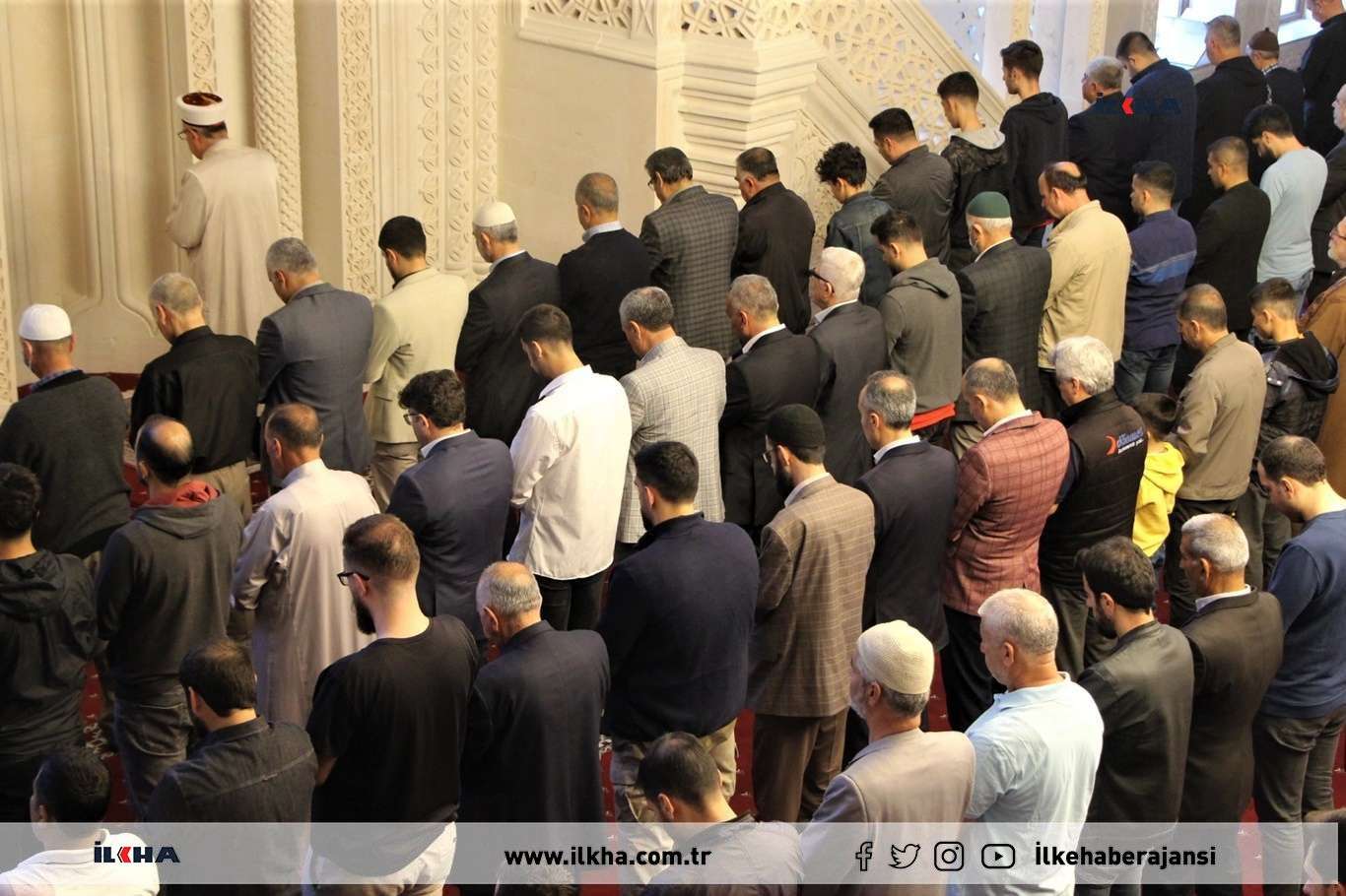 Ew ê li welatên Îslamê nimêja cenaze ya giyabî bê kirin