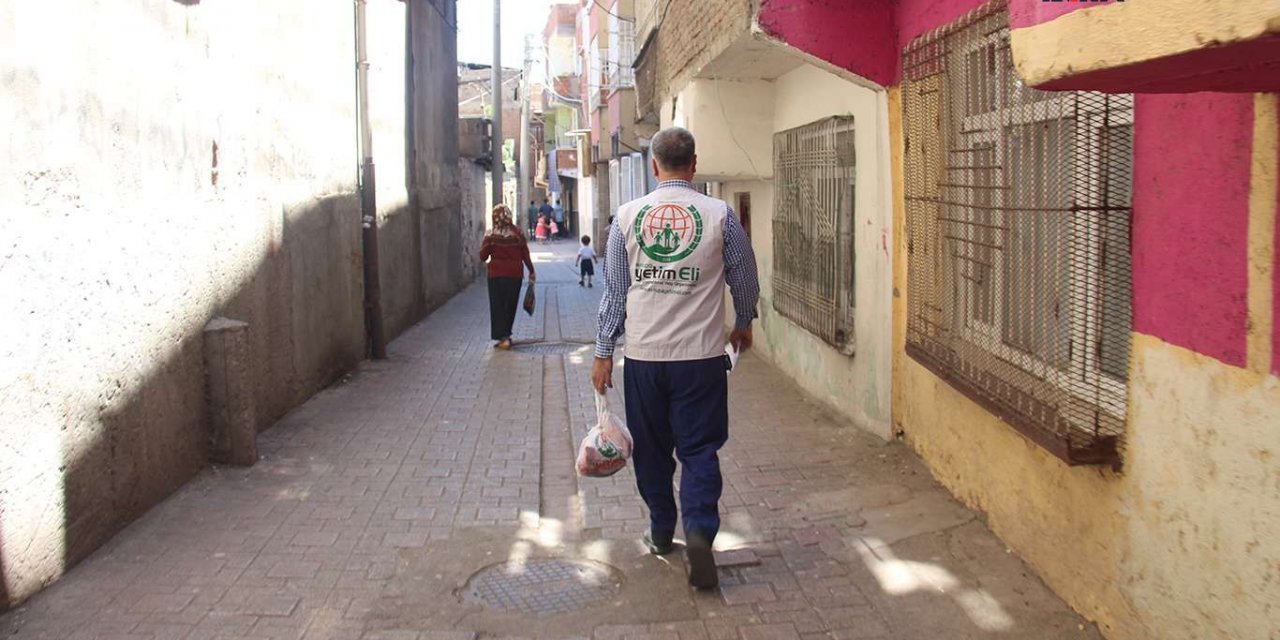 Avrupa Yetim Eli, Diyarbakır'da dağıttığı kurban etleriyle binlerce aileyi sevindirdi