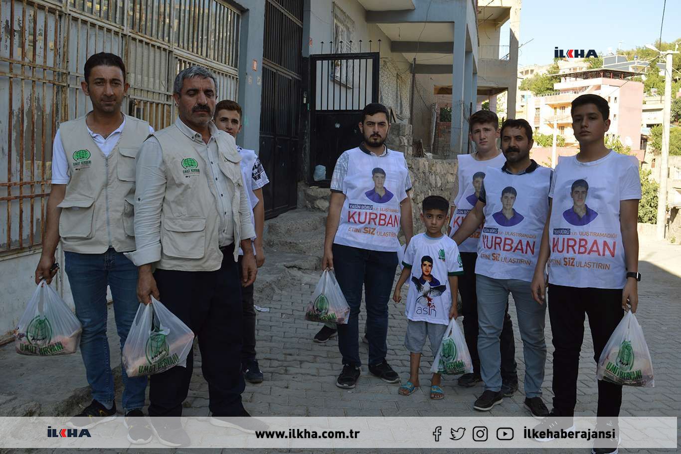 Li ser navê Şehîd Yasîn Boru û hevalên wî ji malbatên feqîr re goştê qurbanan hat belavkirin