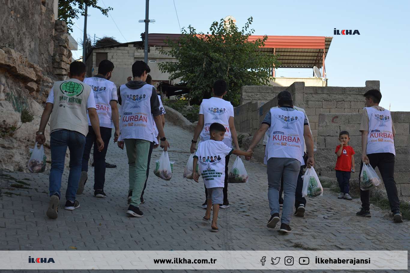 Karwana Hêvîyê li çar alîyê welêt ji bi deh hezaran kesên feqîr re goştê qurbanê belav kir