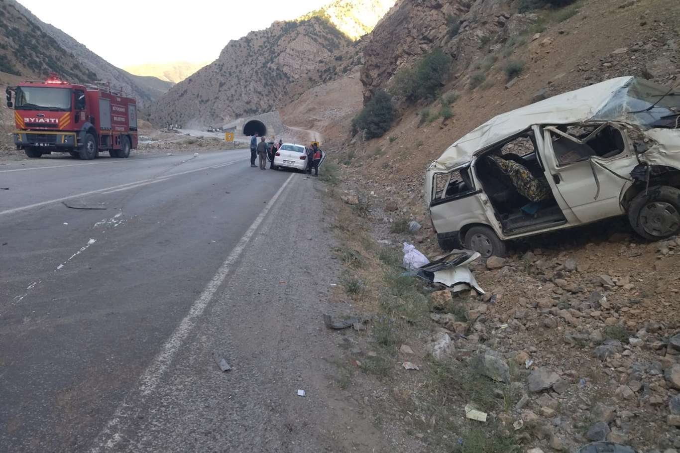 Li Vanê Mînîbûs ji rê derket: 2 mirî, 8 birîndar