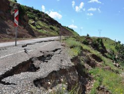 Şırnak-Eruh Karayolu tehlike saçıyor
