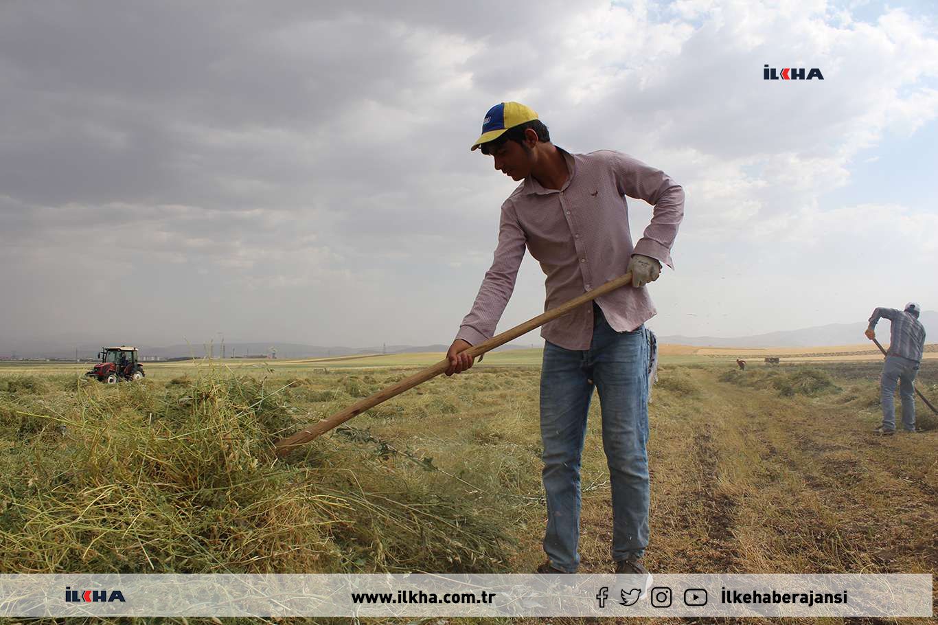 Sıcak havalar tarlalarda çalışan çiftçileri zorluyor