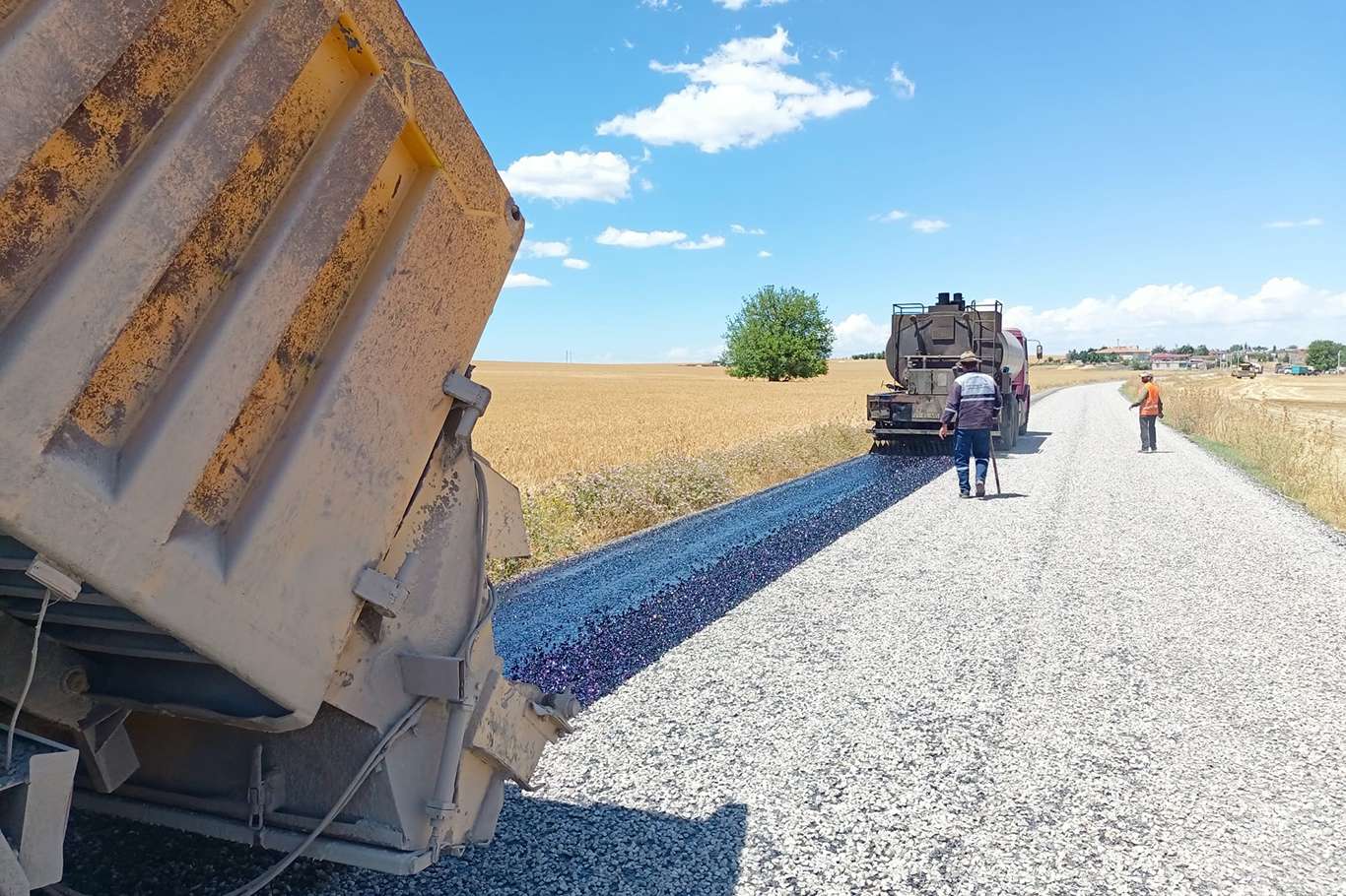 Diyarbakır'da kırsal mahalle yollarında çalışmalar devam ediyor