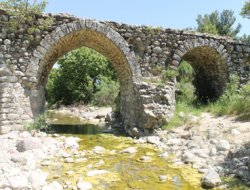 Tarihi İpek yolu köprüsü yok oluyor