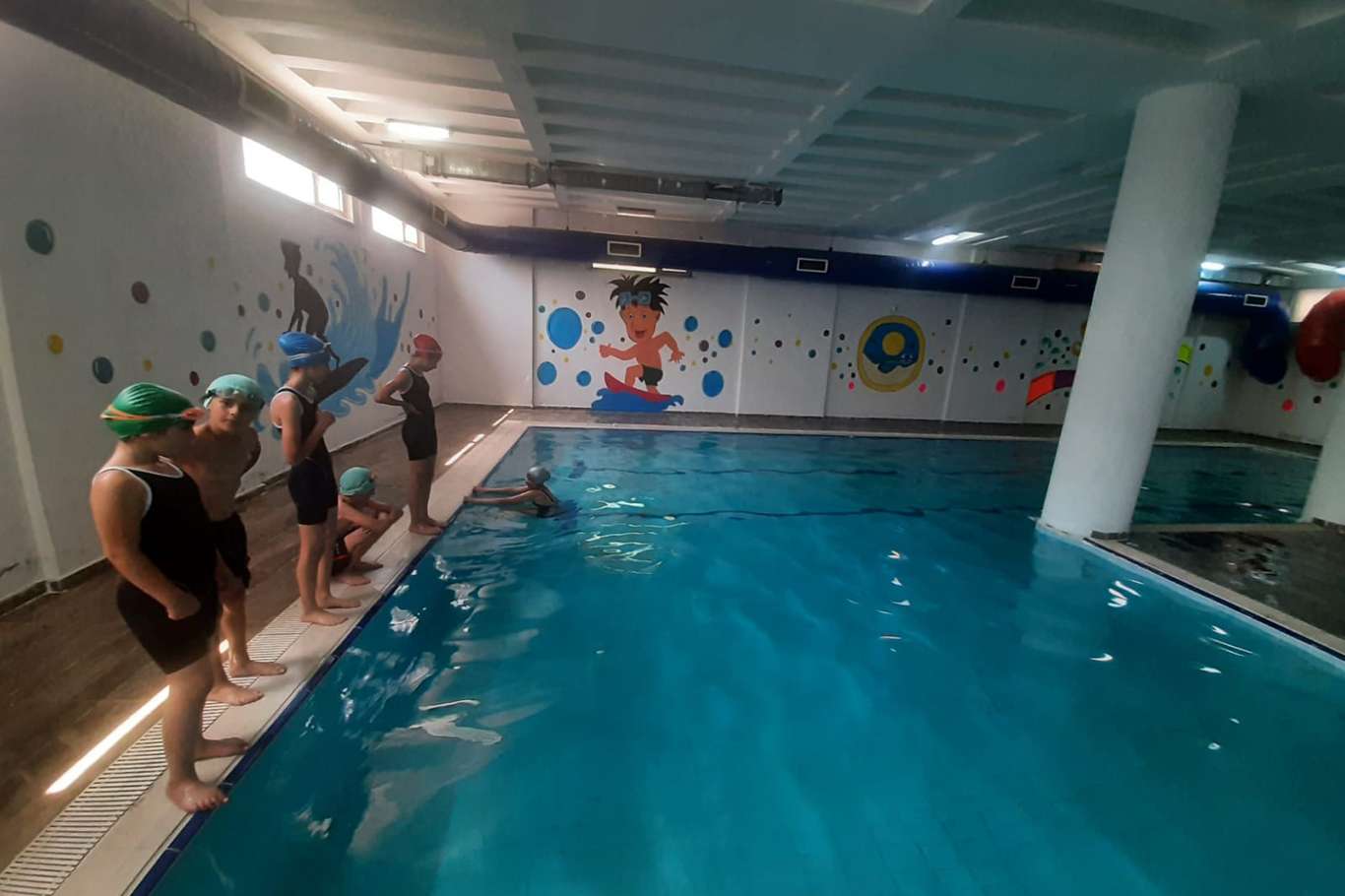 Bağlar Belediyesinden çocuklara yüzme eğitimi