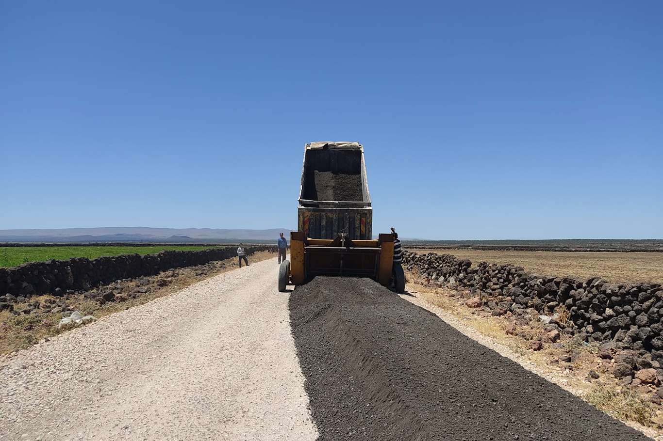 Diyarbakır'da kırsal mahallelerde yollar yenileniyor