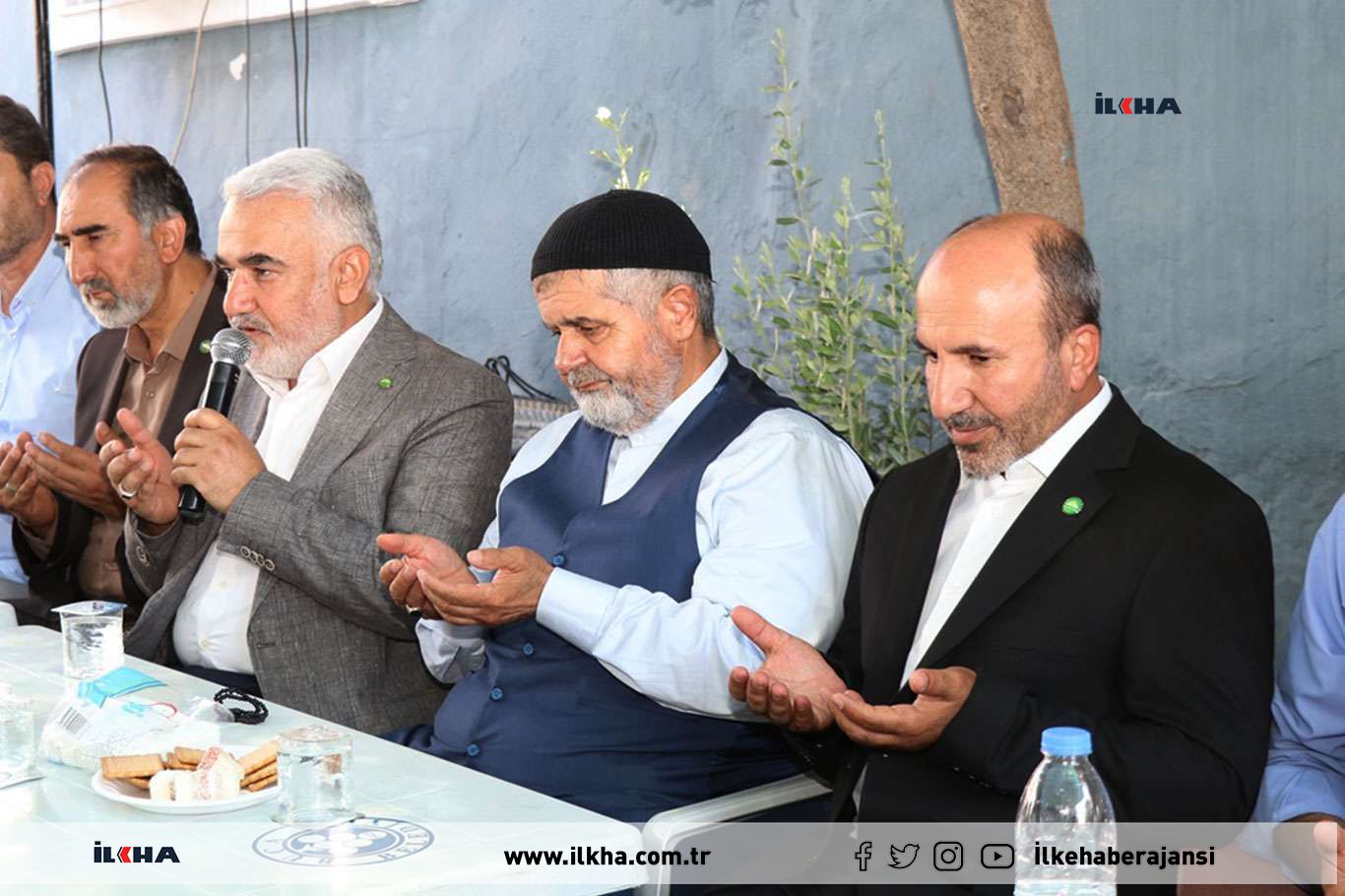 HÜDA PAR Genel Başkanı Yapıcıoğlu'ndan Şani ailesine taziye ziyareti