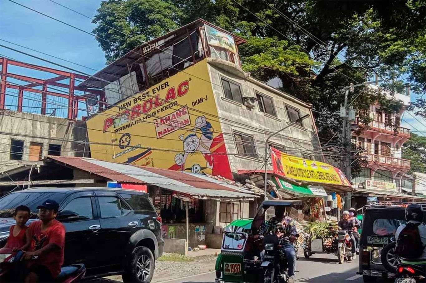 Filipinler'de 7 büyüklüğünde deprem: Ölü ve yaralılar var