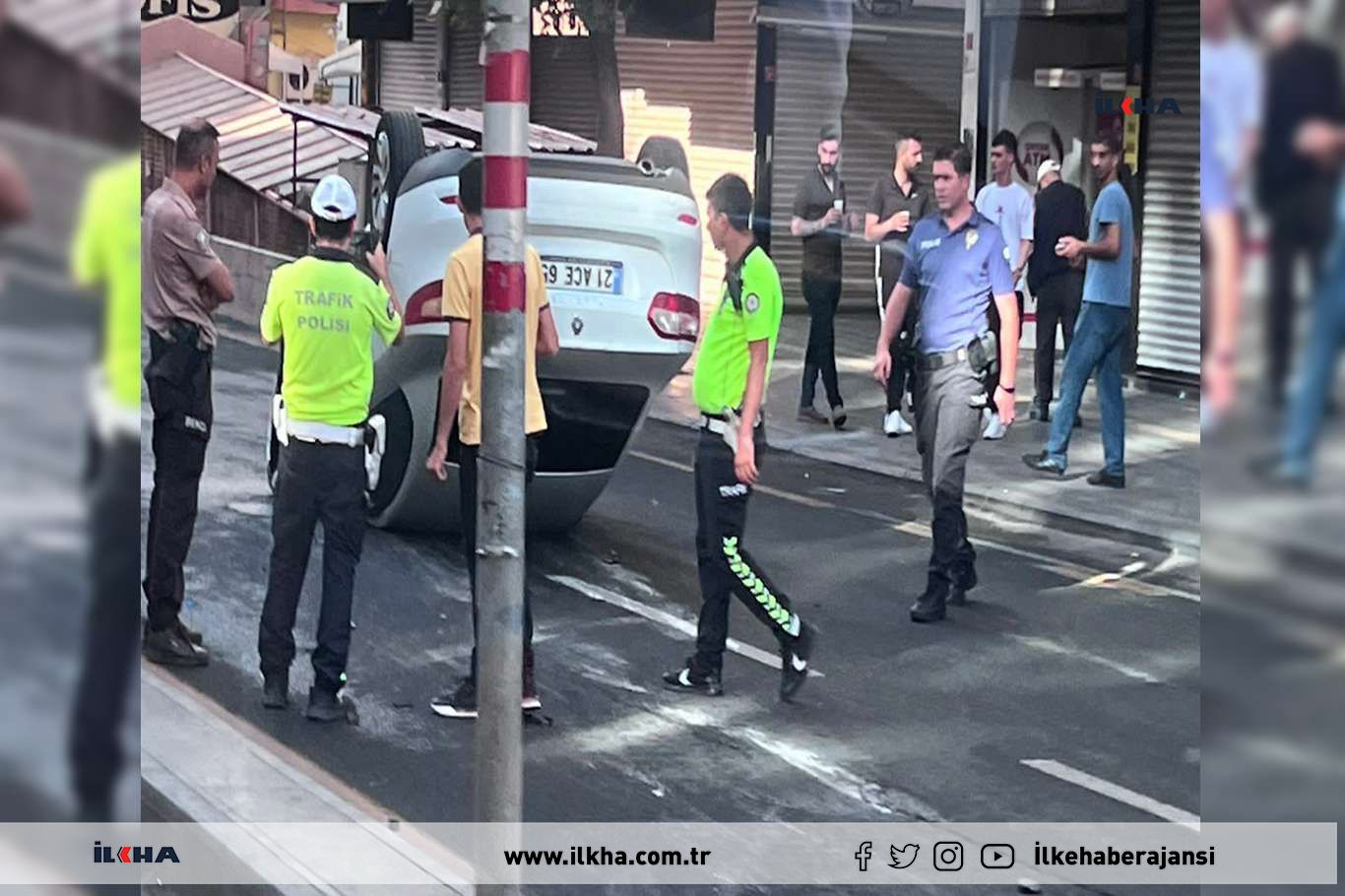 Diyarbakır'da alt geçitten çıkan otomobil önce takla attı sonra ters dönüp durdu