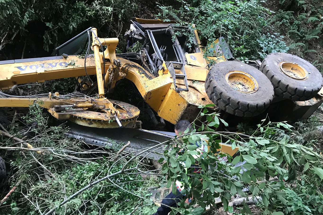 Yalova'da dere yatağına düşen kepçenin operatörü hayatını kaybetti