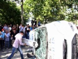 Dolmabahçe'de polis aracı yakıldı
