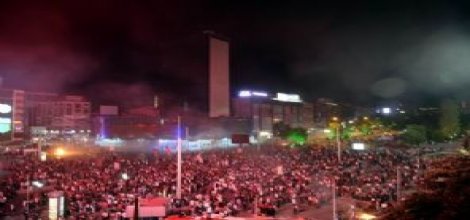 Ankara ve İzmir'de gruplarla polisler arasında çatışma